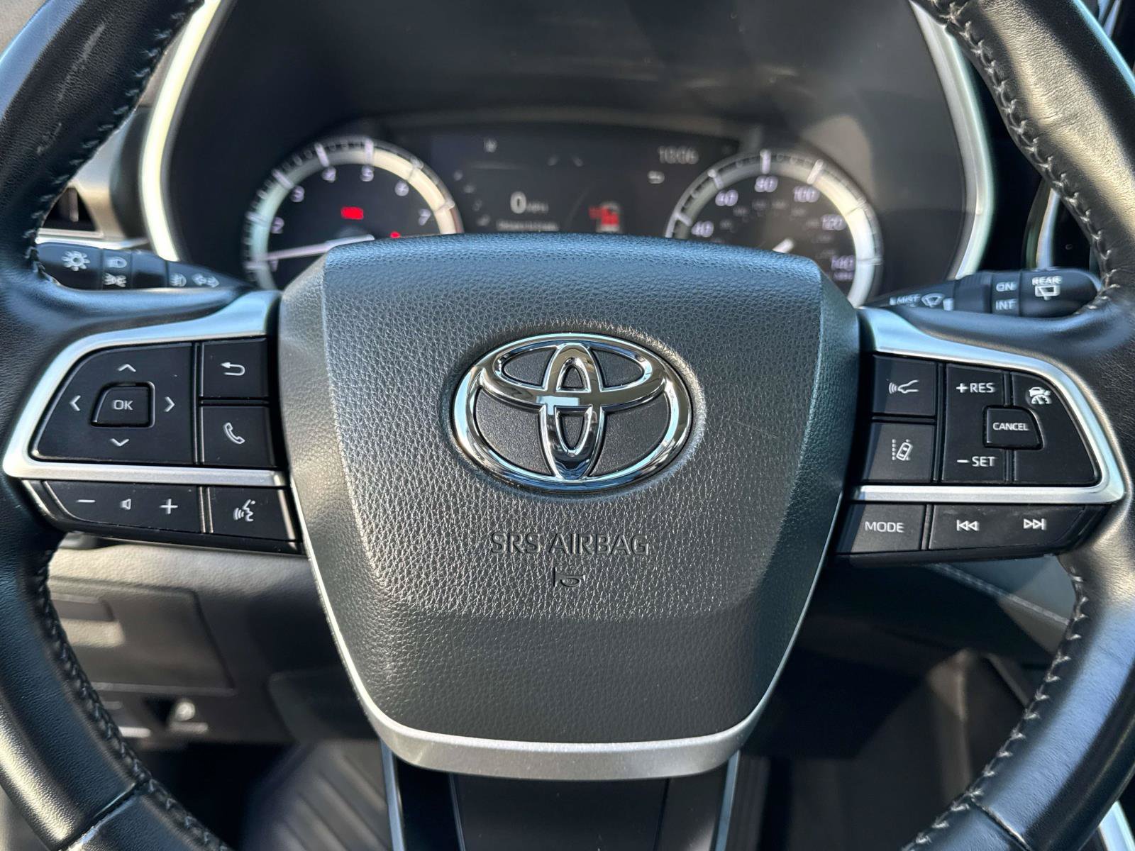 Used 2022 Toyota Highlander XLE AWD/4WD image 32
