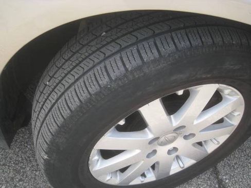 Used 2014 Chrysler Town & Country Touring FWD image 36
