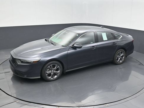 Used 2023 Honda Accord EX image 9