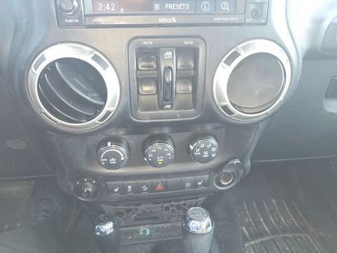 Used 2017 Jeep Wrangler Unlimited Rubicon w/ Dual Top Group AWD/4WD image 14