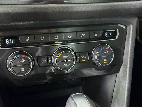 Used 2018 Volkswagen Tiguan SE FWD image 23