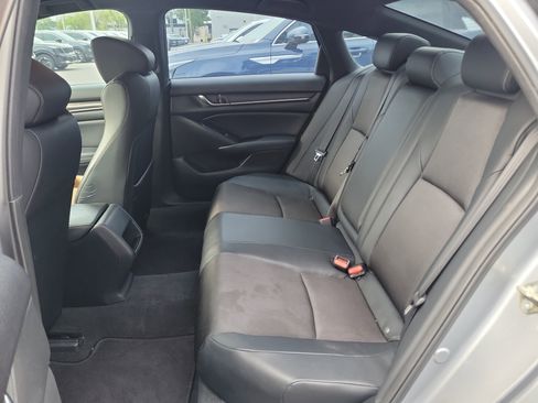 Used 2018 Honda Accord Sport image 14