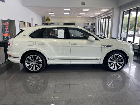 Used 2022 Bentley Bentayga AWD/4WD image 6