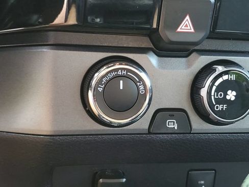 Used 2016 Toyota Tacoma TRD Sport w/ Towing Package AWD/4WD image 21