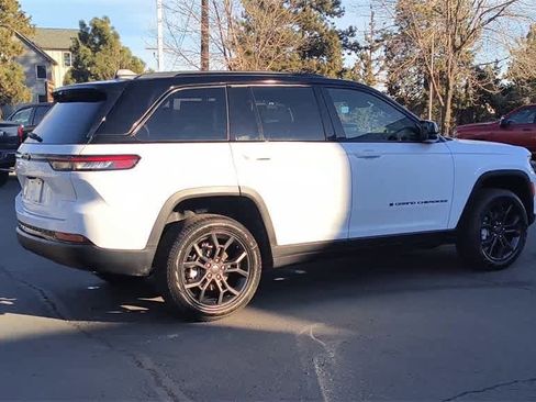 New 2025 Jeep Grand Cherokee Limited image 9