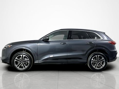 Used 2025 Audi Q5 Premium w/ 19" Wheel Package image 2