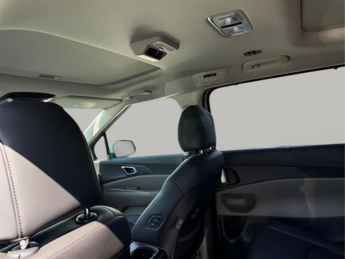 Used 2025 Kia Carnival SX FWD image 45