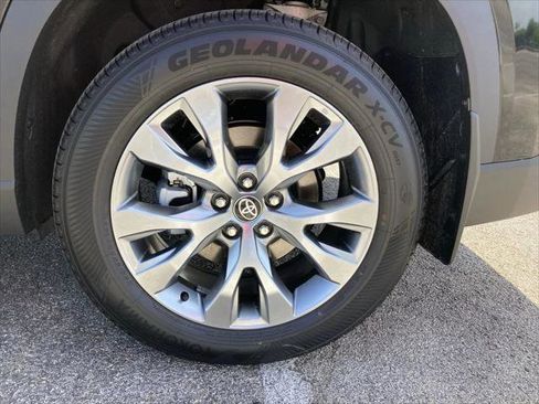 Certified 2025 Toyota Grand Highlander FWD image 19