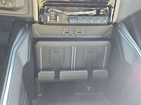 New 2026 RAM 2500 Laramie w/ Night Edition AWD/4WD image 25