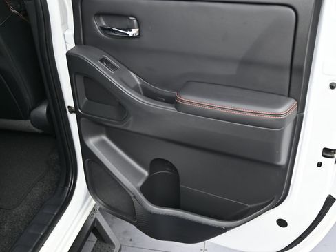 Used 2023 Nissan Frontier PRO-4X w/ Pro-4X Premium Package AWD/4WD image 9