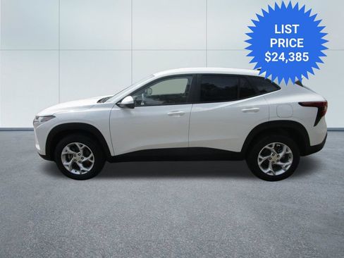 New 2026 Chevrolet Trax LS w/ LS Convenience Package FWD image 3