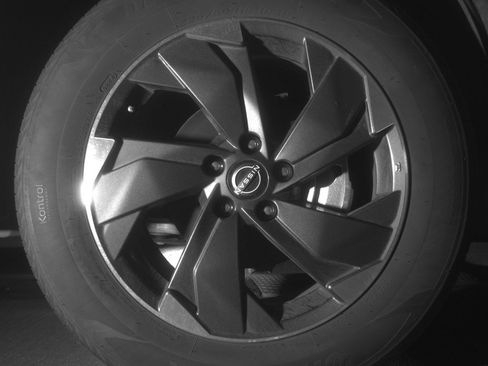 Used 2025 Nissan Rogue SV AWD/4WD image 13