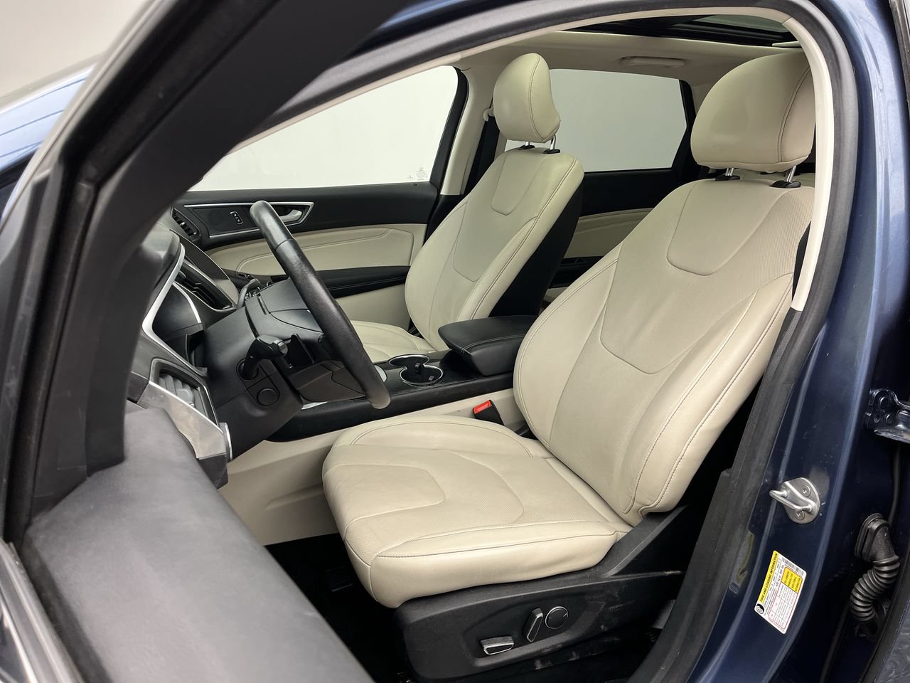 Used 2018 Ford Edge Titanium w/ Equipment Group 302A AWD/4WD image 11