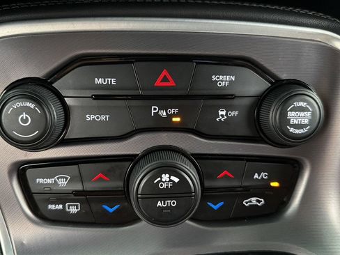 Used 2020 Dodge Challenger SXT w/ Driver Convenience Group RWD image 16