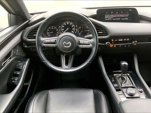 Used 2019 MAZDA MAZDA3 Hatchback w/ Premium Package image 5