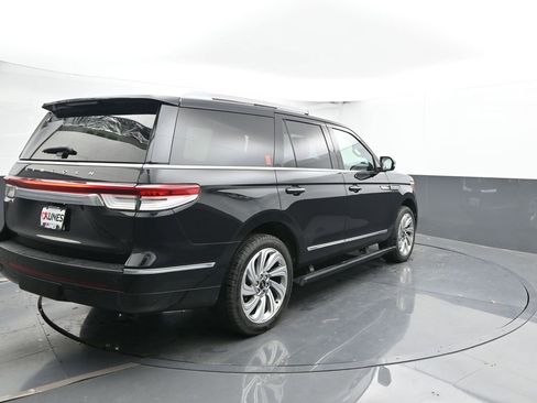 Used 2024 Lincoln Navigator Premiere AWD/4WD image 12