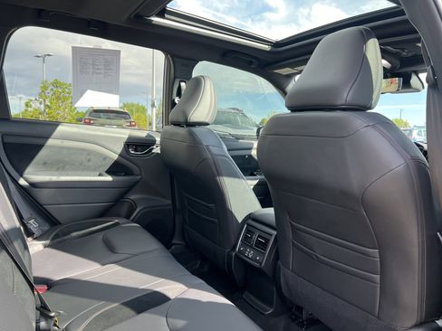 Used 2025 Subaru Forester Touring AWD/4WD image 19