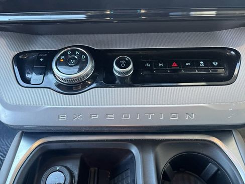 Used 2025 Ford Expedition Active image 12