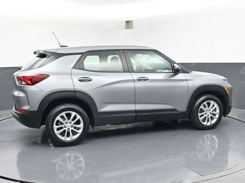 Used 2024 Chevrolet TrailBlazer LS FWD image 3