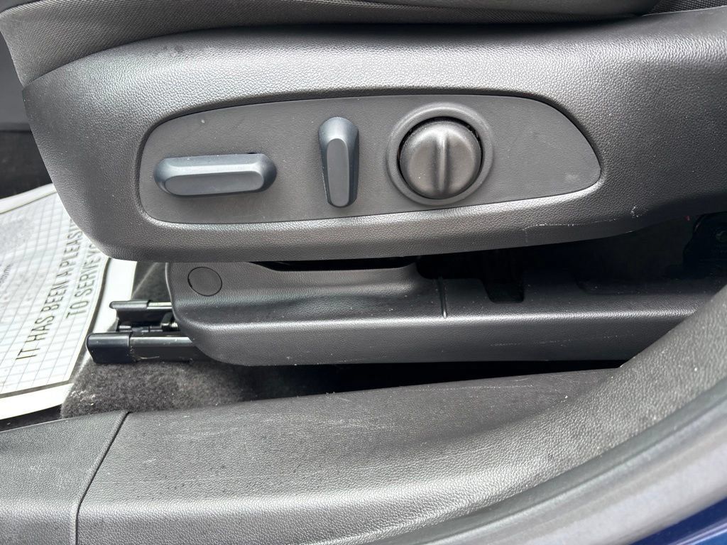 Used 2023 Buick Encore GX Essence w/ Experience Buick Package FWD image 22