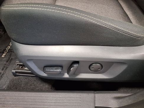 Used 2025 Nissan Rogue SV FWD image 19