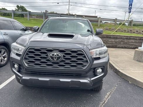 Used 2020 Toyota Tacoma TRD Sport AWD/4WD image 15
