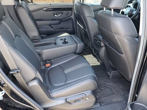 Used 2025 Honda Pilot EX-L image 17