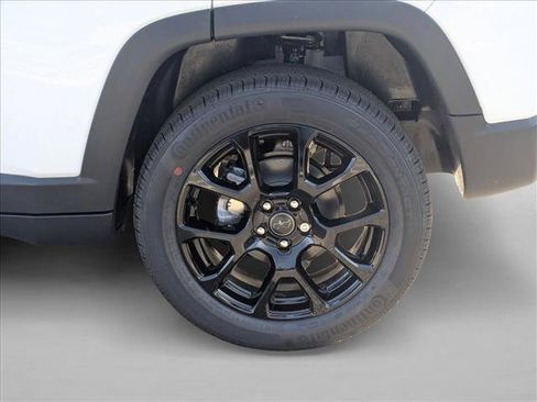 New 2026 Jeep Compass Latitude image 10