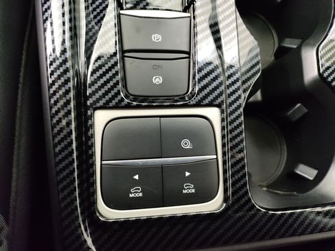 Used 2022 Ford Explorer XLT w/ Equipment Group 202A image 26