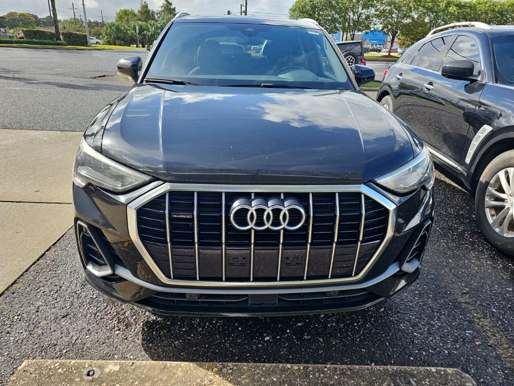 Used 2020 Audi Q3 2.0T Premium w/ Convenience Package AWD/4WD image 2