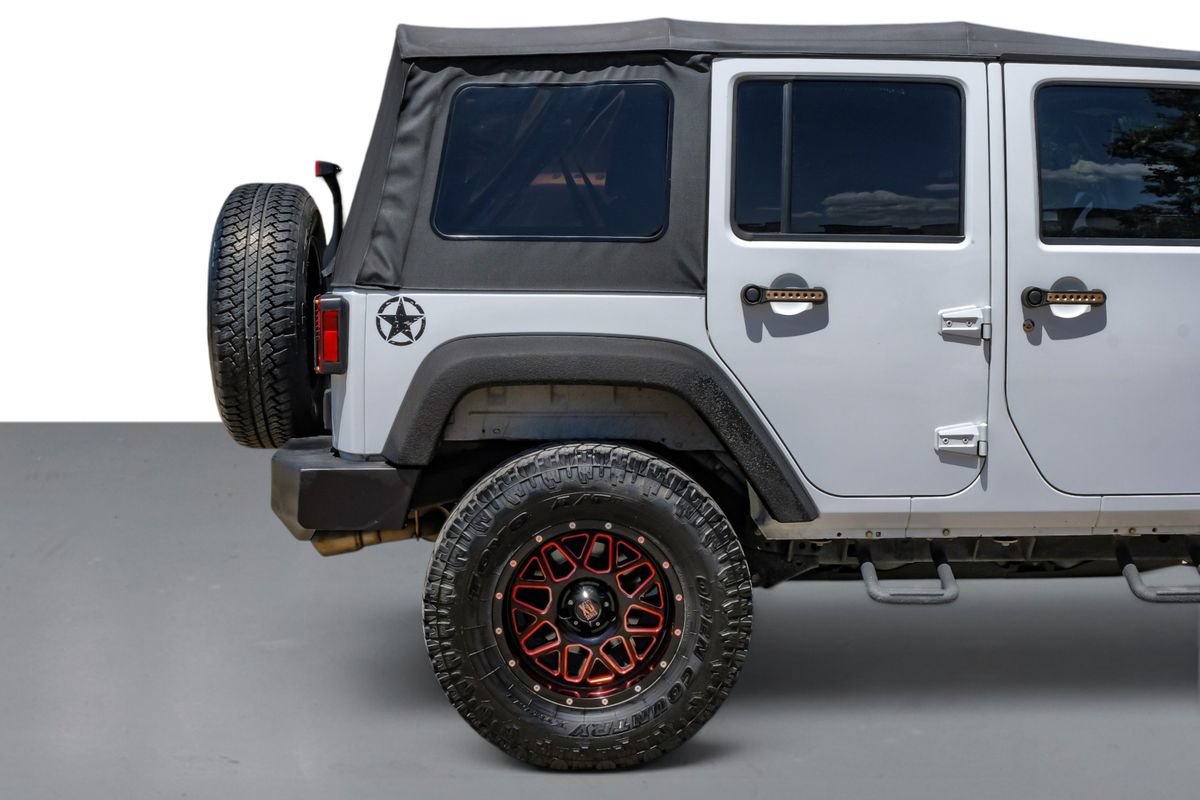 Used 2016 Jeep Wrangler Unlimited Sahara w/ Connectivity Group AWD/4WD image 6