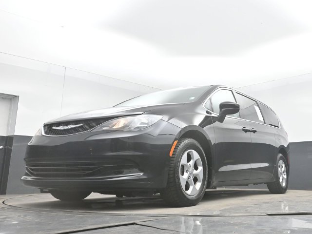 Used 2017 Chrysler Pacifica LX w/ Tire & Wheel Group FWD image 43