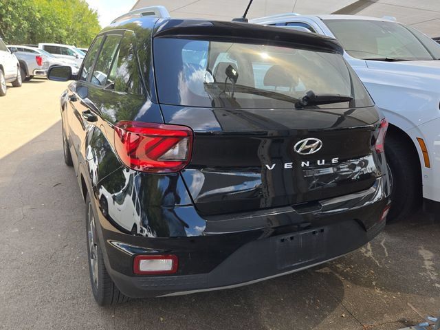 Used 2025 Hyundai Venue SEL FWD image 5