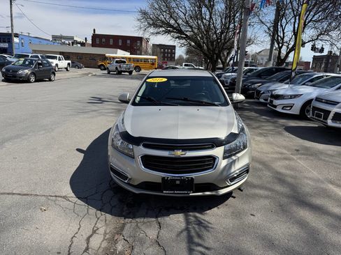 Used 2016 Chevrolet Cruze LT image 3