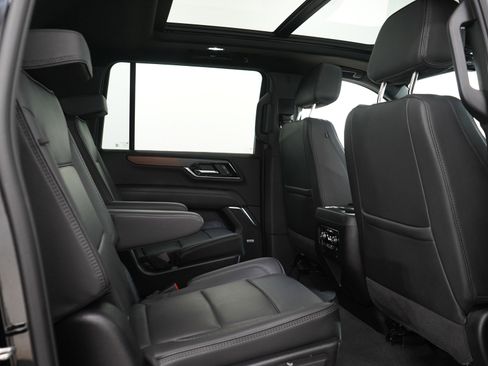 Used 2025 GMC Yukon XL Denali w/ Sun & Power Step Package AWD/4WD image 15