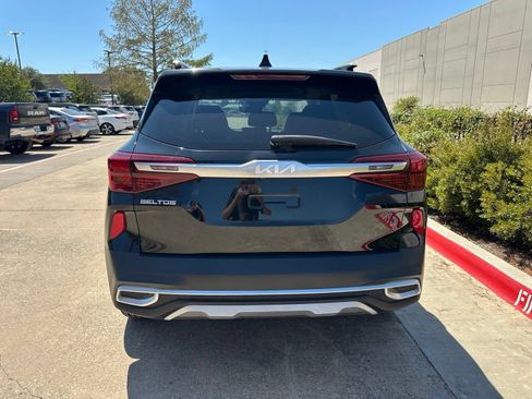 Used 2023 Kia Seltos S w/ Navigation Package FWD image 7