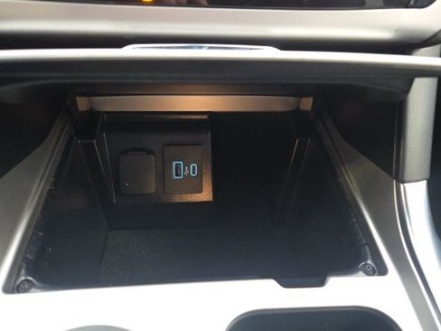 Used 2022 Ford Explorer XLT w/ Equipment Group 202A image 35