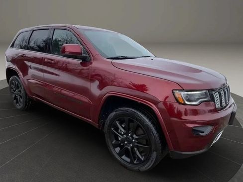 Used 2022 Jeep Grand Cherokee Laredo X AWD/4WD image 5