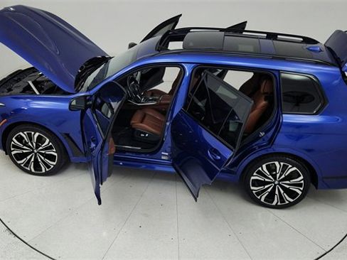 Used 2025 BMW X7 M60i image 23