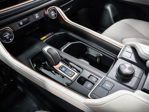 Used 2024 Toyota Grand Highlander AWD Hybrid image 17