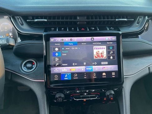 Used 2023 Jeep Grand Cherokee L Limited w/ Luxury Tech Group II AWD/4WD image 28