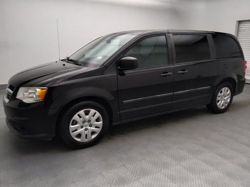 Used 2016 Dodge Grand Caravan American Value Package w/ UConnect Hands-Free Group image 2
