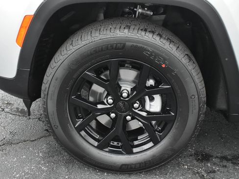 New 2026 Jeep Grand Cherokee Altitude image 11