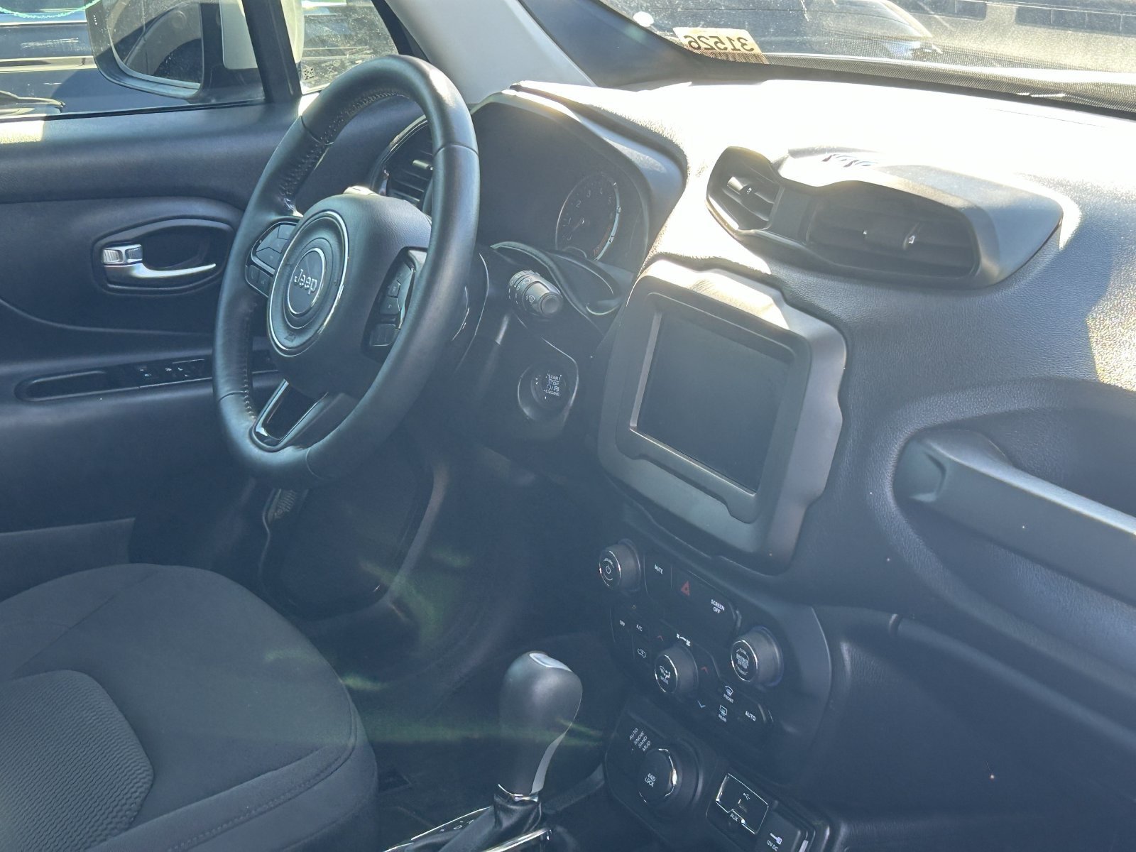 Used 2020 Jeep Renegade Altitude AWD/4WD image 8