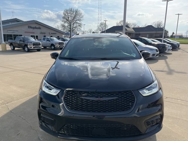 New 2026 Chrysler Pacifica Select w/ S Appearance Package FWD image 2