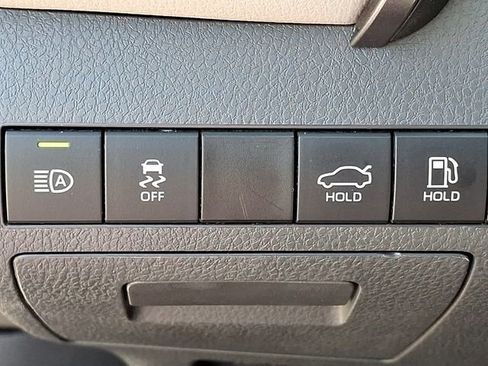 Used 2022 Toyota Camry SE FWD image 20