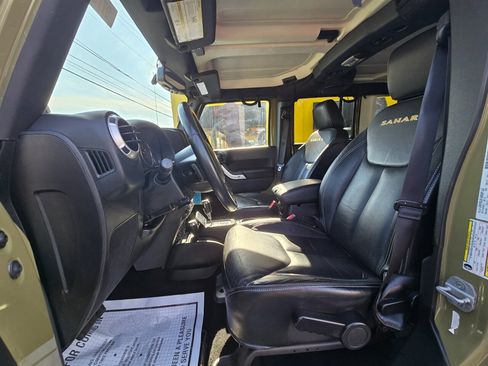 Used 2013 Jeep Wrangler Unlimited Sahara w/ Connectivity Group image 10
