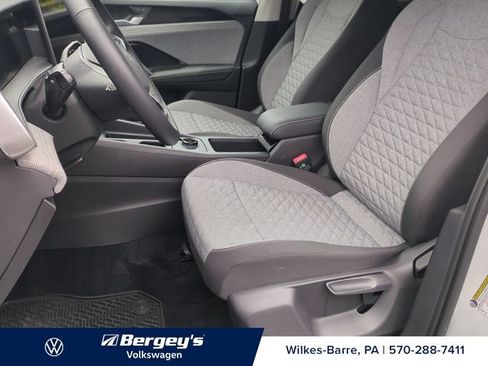 Used 2025 Volkswagen Tiguan S AWD/4WD image 12