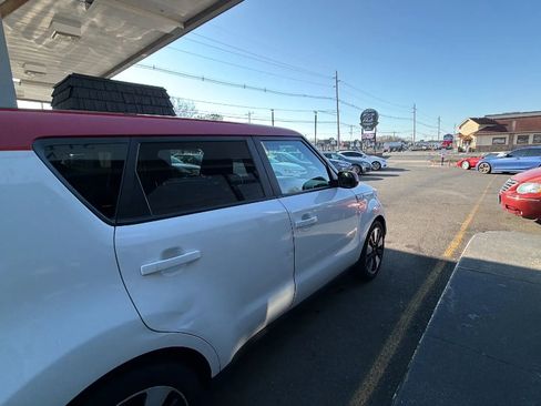 Used 2017 Kia Soul + w/ Designer's Package image 19