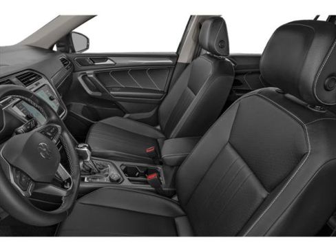 Used 2023 Volkswagen Tiguan SE w/ Panoramic Sunroof Package FWD image 12